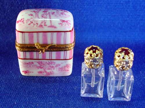 PINK CHEST W/2 BOTTLES